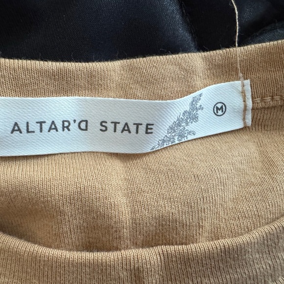 NWT 1978 Graphic Tan Women's Top MSRP $42 - Picture 3 of 4